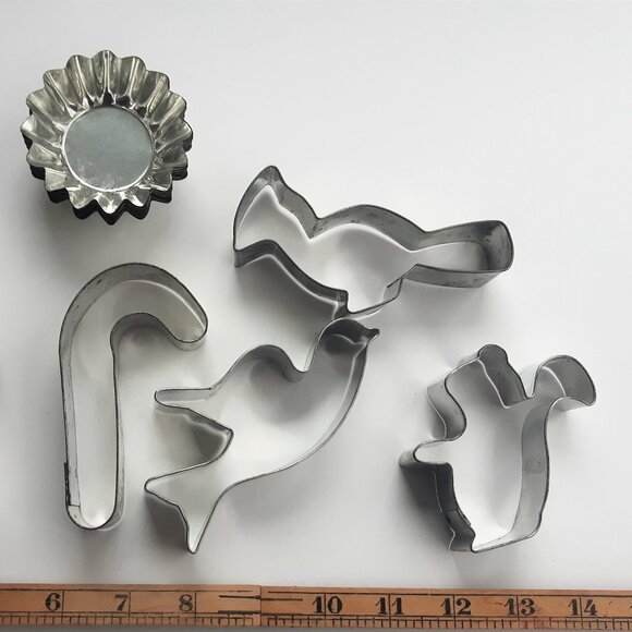 VTG Tin Metal Cookie Cutters Farmhouse Christmas Lot of 20 Tart Tins Soldered - Picture 15 of 15